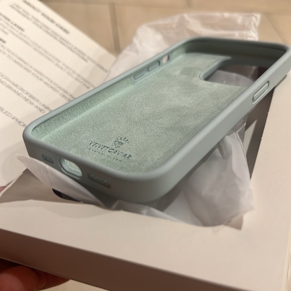 Velvet Caviar iPhone 14 Pro Mint Silicone Case - Picture 2 of 3